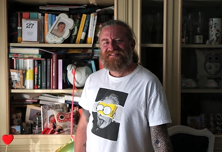 Italy votes down equal parental leave while fathers redefine their role online