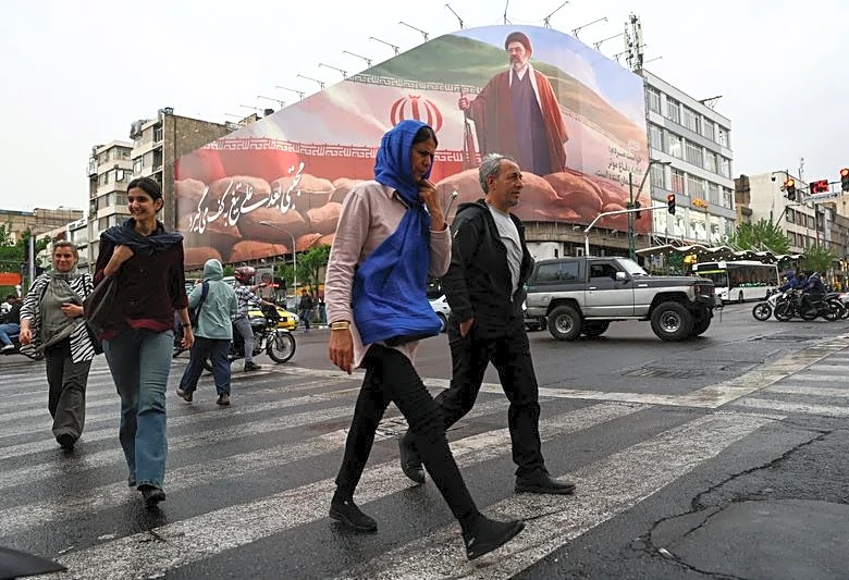 US-Iran peace hopes fade as Trump scraps talks