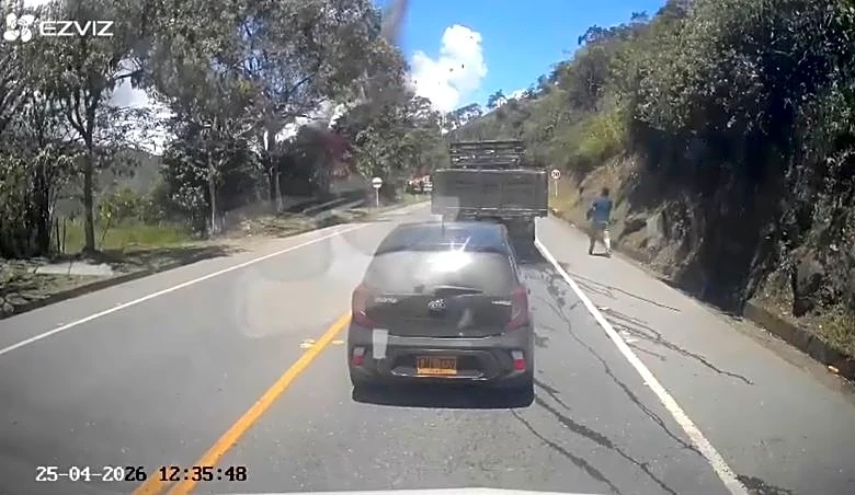 Colombia explosives attack kills 13, police source says