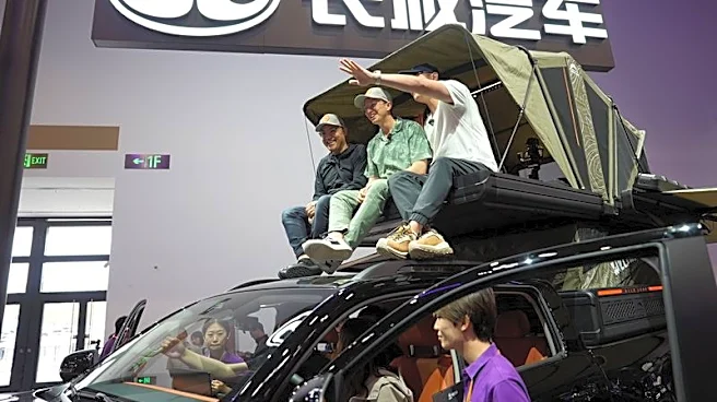 American YouTuber guides foreigners around Chinese cars U.S. buyers can't get