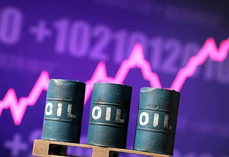 Oil jumps, stock futures slip as US-Iran talks stall
