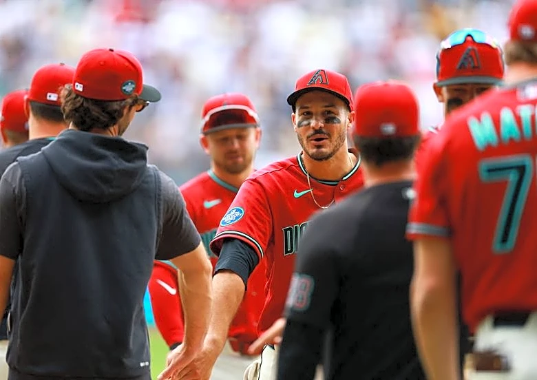Baseball-Diamondbacks top Padres as Mexico City series excites fans