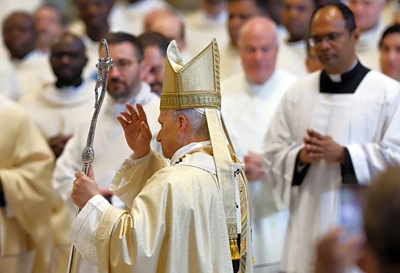 Pope and first female Archbishop of Canterbury meet and pray together