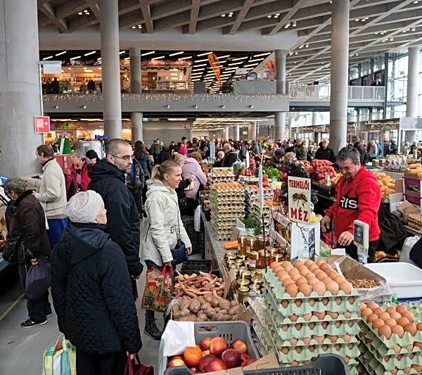 Euro zone consumers sharply lift inflation bets, ECB survey shows