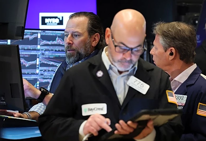 US stock index futures fall as Middle East stalemate keeps oil risks in focus