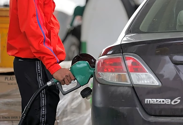 US pump prices near 4 year high on Iran war disruption, refinery outages