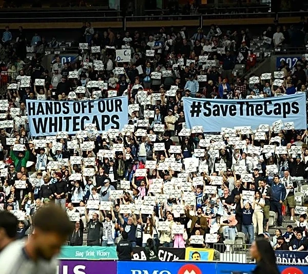 Soccer-Vancouver mayor calls on Whitecaps, B.C. government to keep team in city