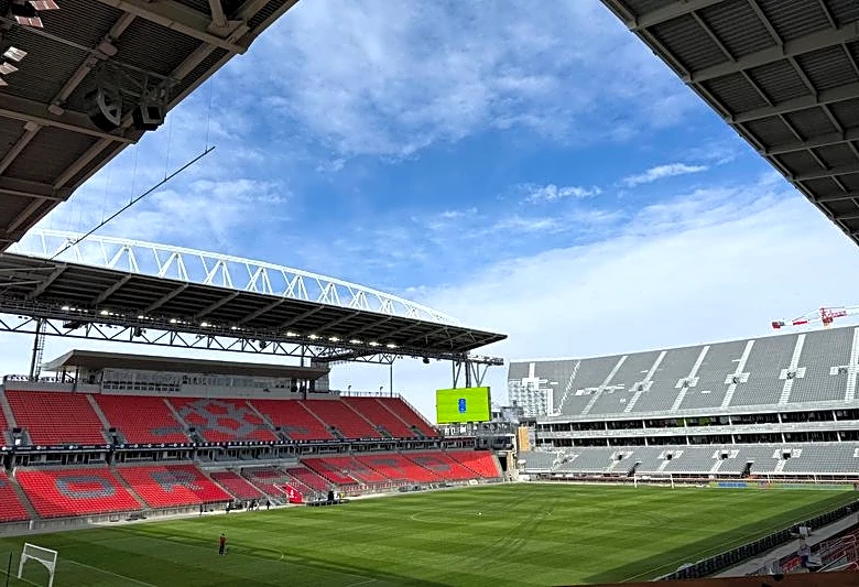 Soccer-FIFA removes Toronto World Cup resale tickets after new price cap legislation