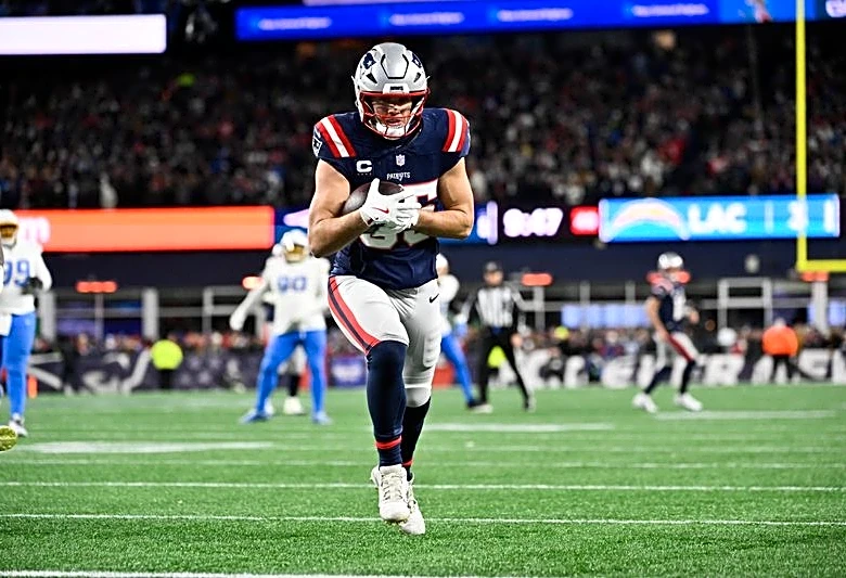 Patriots captains offer little insight on Mike Vrabel's speech to team