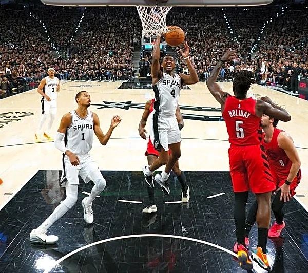 NBA roundup: De'Aaron Fox, Spurs knock out Blazers in Game 5