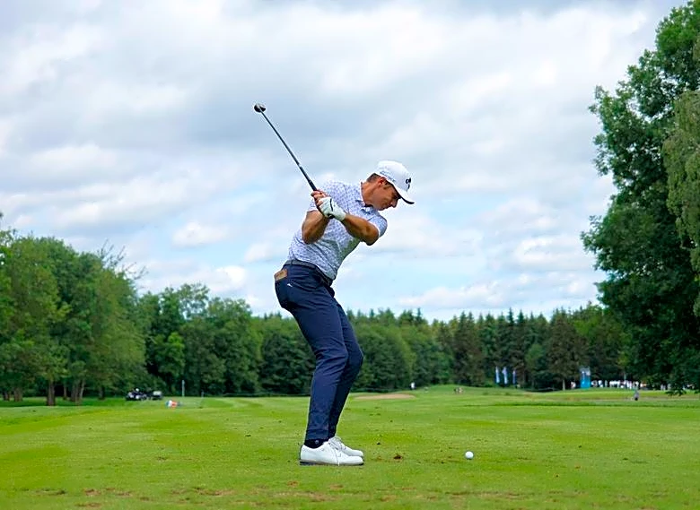 Golf-Pavan hopeful of playing again within a year after horror elevator accident