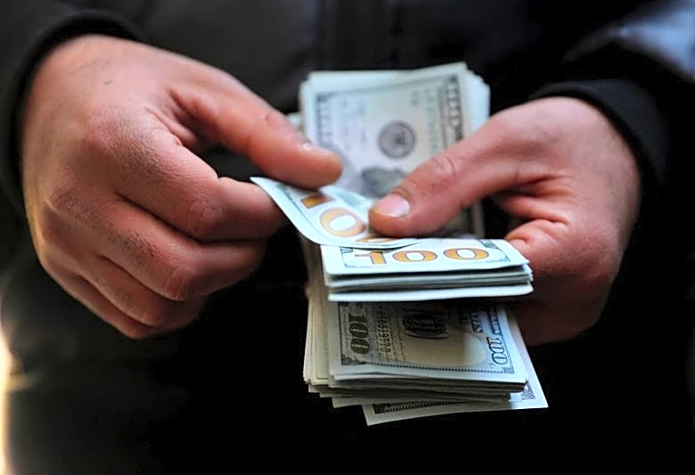 Iran's rial drops to record low as ceasefire prompts rush for hard currency