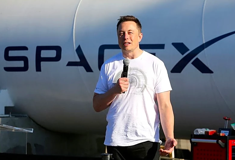 Exclusive-Only Elon Musk can fire Elon Musk from SpaceX, filing shows