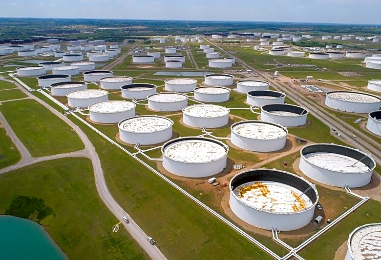 US oil stocks plummet, country becomes net crude exporter on weekly basis for first time, EIA says