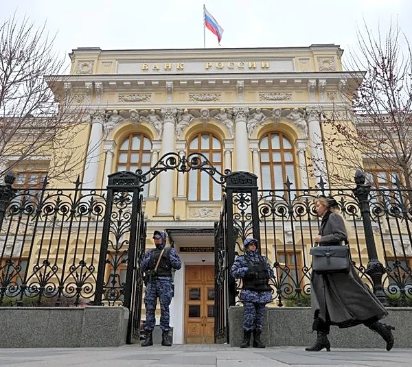 Russia’s economy shows first quarterly contraction in three years