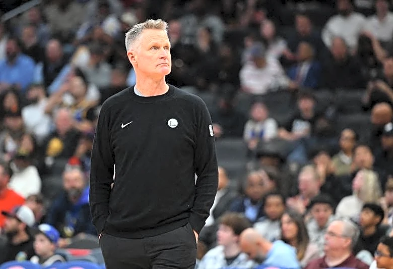 Reports: Steve Kerr discussing coaching future with team brass