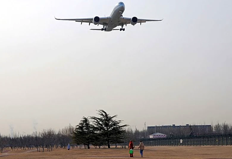China's top airlines swing to Q1 profit, fuel costs cloud outlook