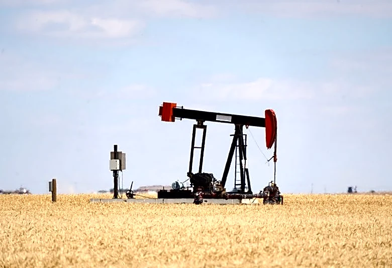 Oil retreats after hitting four-year high on concern of US-Iran war escalation