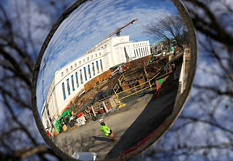 Big central banks say rate hikes are getting closer