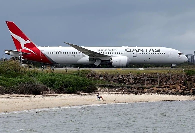 Australia's Qantas extends schedule changes, cuts local capacity through September