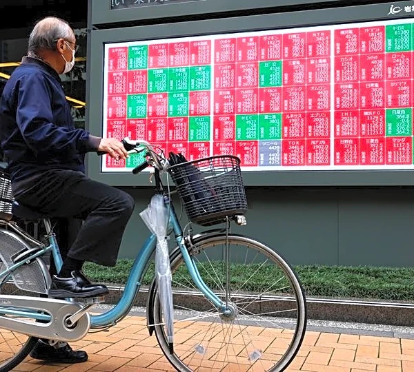 Asia shares find relief in tech resilience, oil off peak