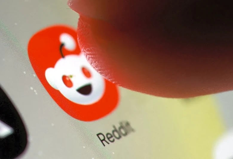 Reddit rallies as AI‑driven ad growth fuels strong revenue outlook