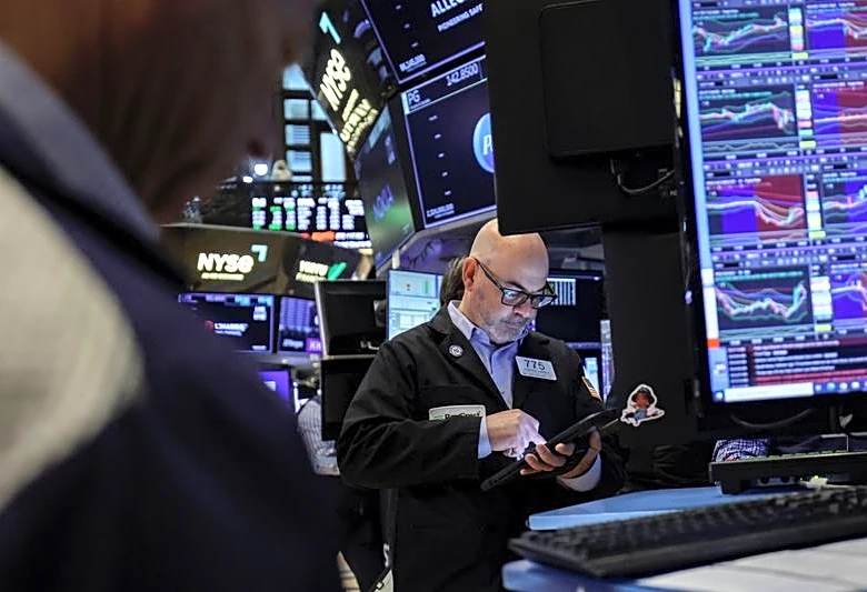 S&P 500, Dow futures inch up after Wall Street's best month in years