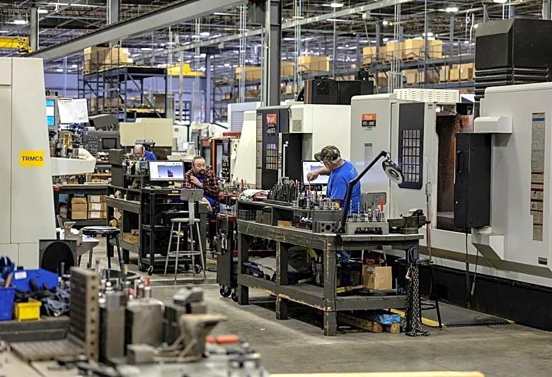 US manufacturing sector steady in April, but input costs surge amid Iran war