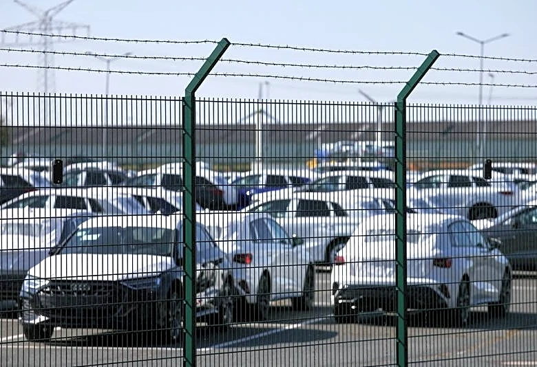 Trump says he will raise tariffs on EU autos to 25%