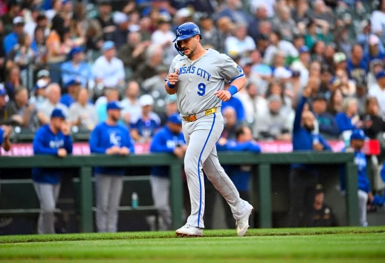 Royals pull out victory over Mariners in slugfest