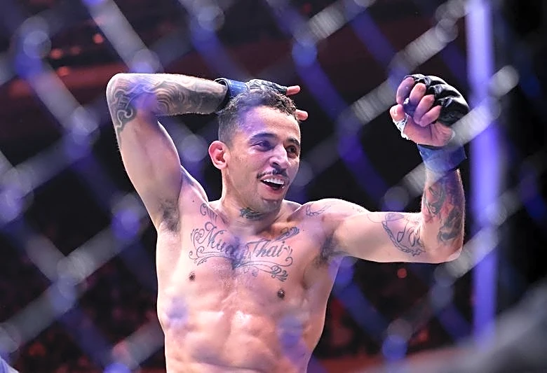 Carlos Prates punishes Jack Della Maddalena in Perth