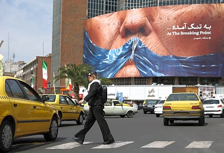 Iran offers Strait deal; Trump dissatisfied but prefers non-military path