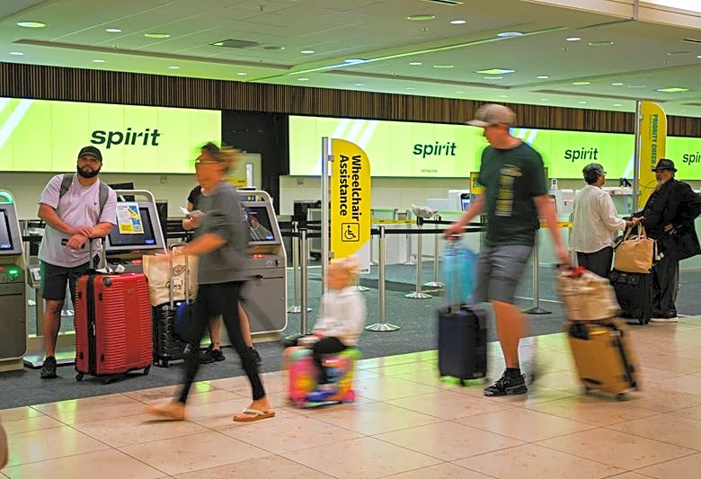 Spirit says most customers refunded, staff returned after shutdown