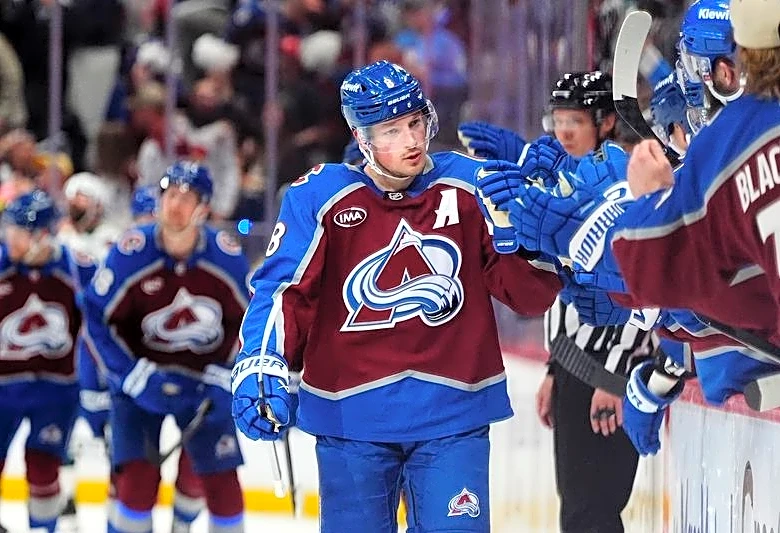 Avs put up 9 goals in outscoring Wild in series opener