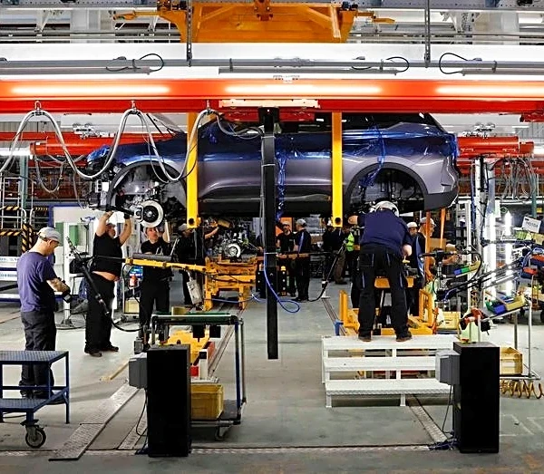 Supply concerns lift orders for Spain's manufacturers in April, PMI shows