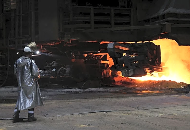 German factory outlook turns negative for first time since 2024, PMI shows