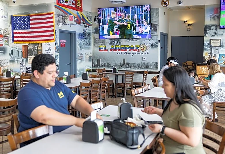 US restaurant sales drop as Iran war pushes gasoline prices higher
