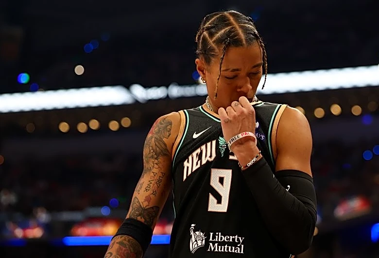 Cloudy Sky: Veteran G Natasha Cloud signs with Chicago