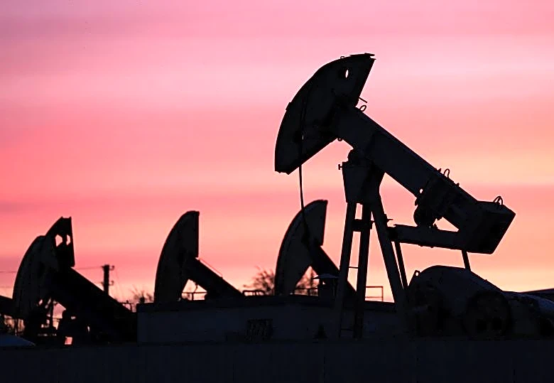 Oil eases on signs US is loosening Iranian closure of Strait of Hormuz