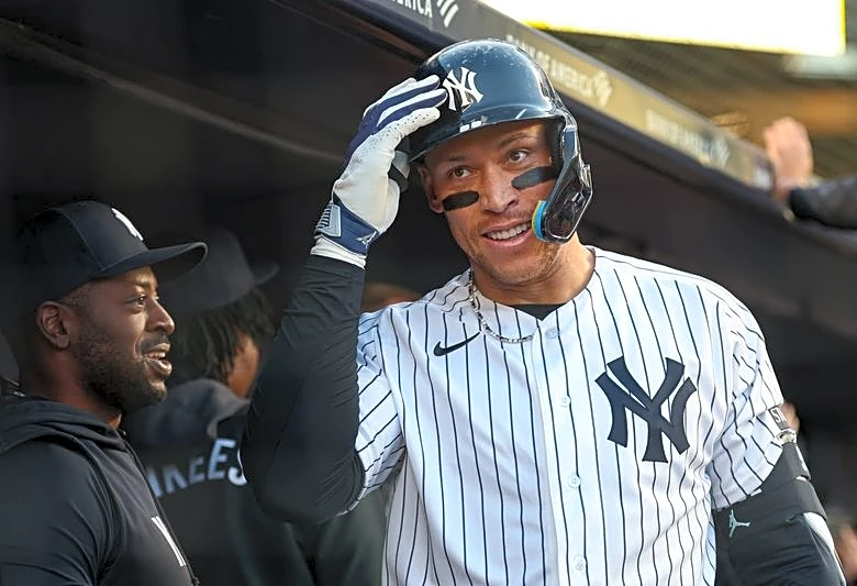 MLB roundup: Yankees, mourning John Sterling's death, rout Orioles