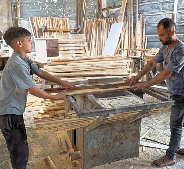 With wood scarce, Gaza carpenters make simple beds from pallets