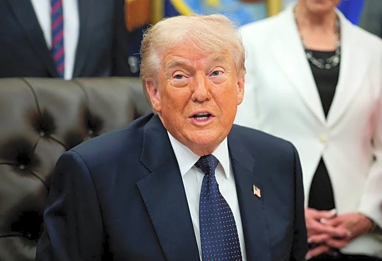 Trump pressures FDA's Makary to approve flavored vapes, WSJ reports