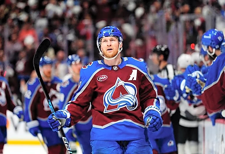 Nathan MacKinnon stars as Avs grab 2-0 lead over Wild