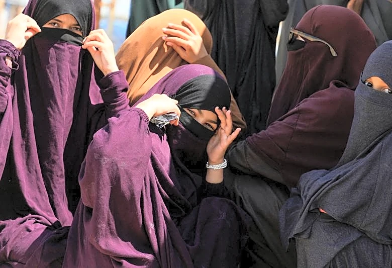 Australian women and children linked to Islamic State head home