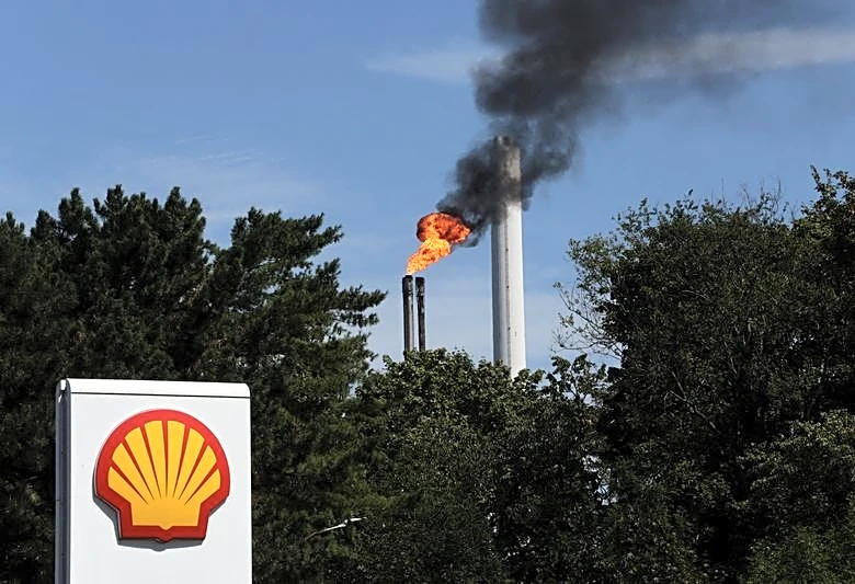 Shell's profit beats expectations at $6.9 billion, raises dividend by 5%