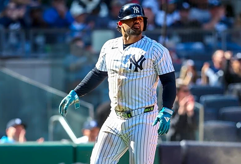 Yankees' Jasson Dominguez carted off after collision with wall