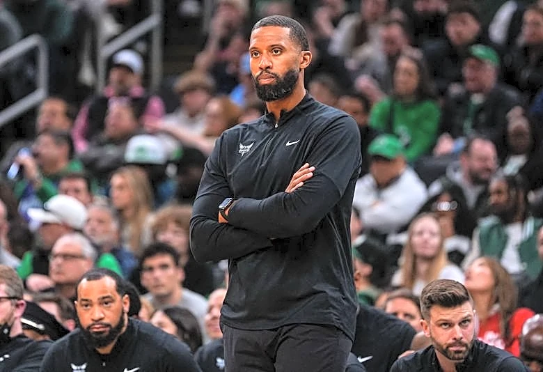 Hornets sign Charles Lee to extension after 25-win improvement