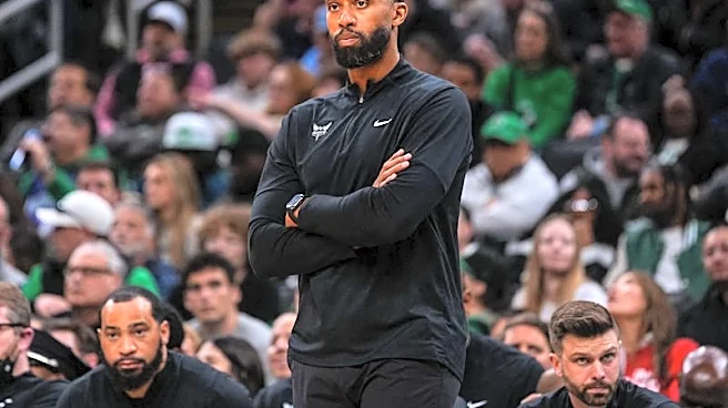 Hornets sign Charles Lee to extension after 25-win improvement