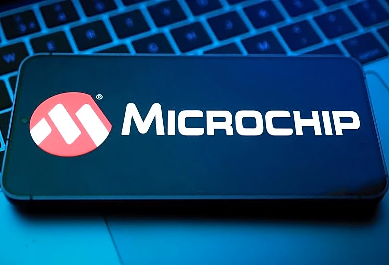 Microchip Tech forecasts quarterly revenue above estimates on strong chip demand