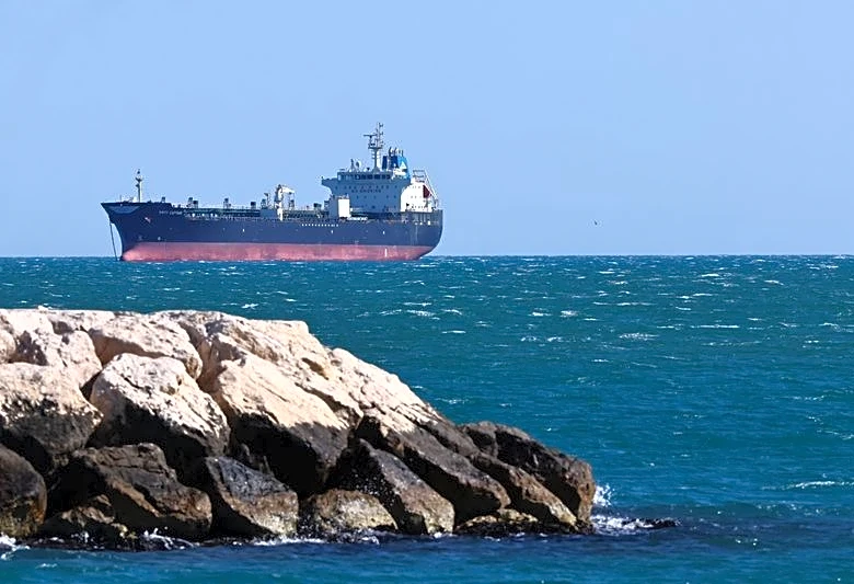 Oil prices jump on renewed US-Iran hostilities